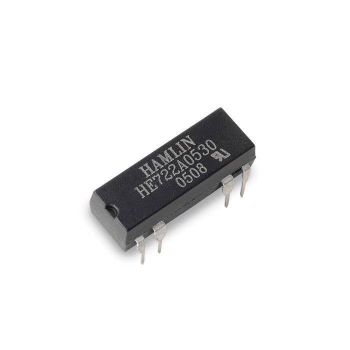 En svart, rektangulär elektronisk komponent med åtta metallben, märkt på sidan med 'HAMILIN HE722A0530 0508'.