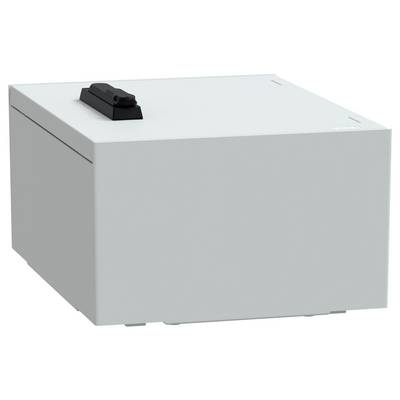 En stor, grå metallådа med ett svart spärrlås på ovansidan, sannolikt en säker förvaringscontainer.