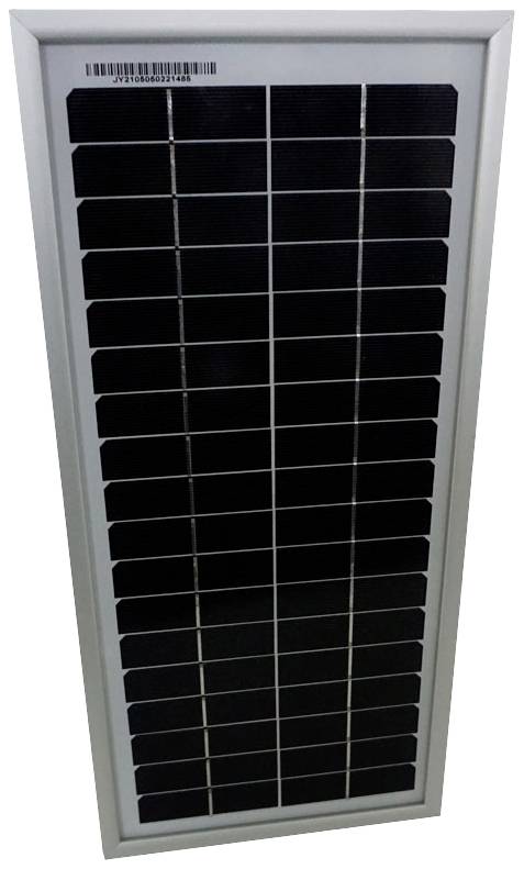 Rektangulärt solpanel med mörkblå solceller och silvrig ram. Ovanpå finns en streckkodsetikett.
