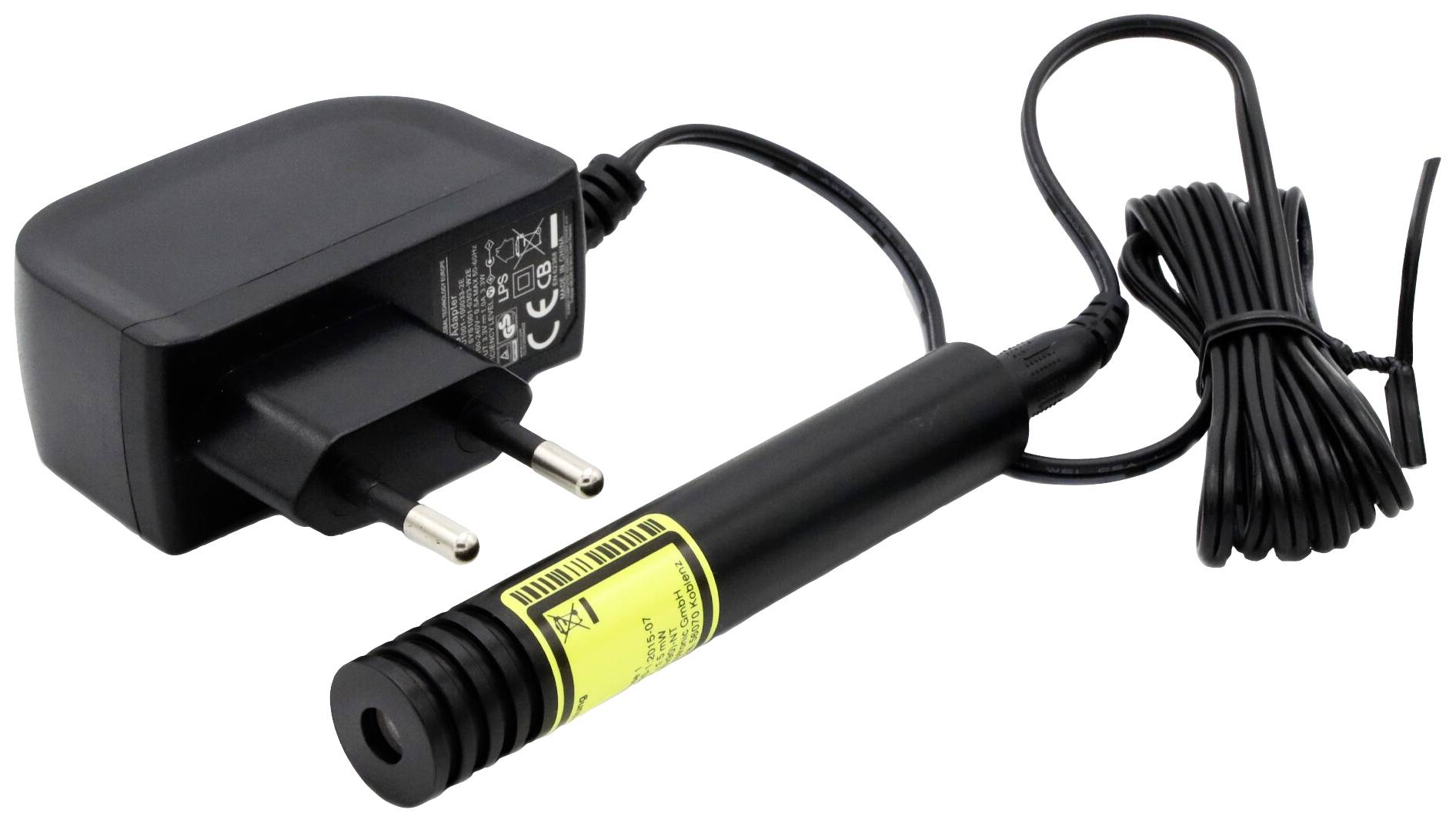 Ett svart laddare med en stickkontakt, ansluten till en cylinderformad, svart enhet, möjligen en laserpekare.