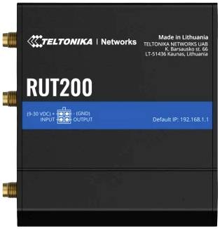 Bilden visar en svart Teltonika RUT200 nätverksrouter. Anslutningar, ingångs- och utgångsspänningsspecifikationer samt standard-IP '192.168.1.1' är synliga.