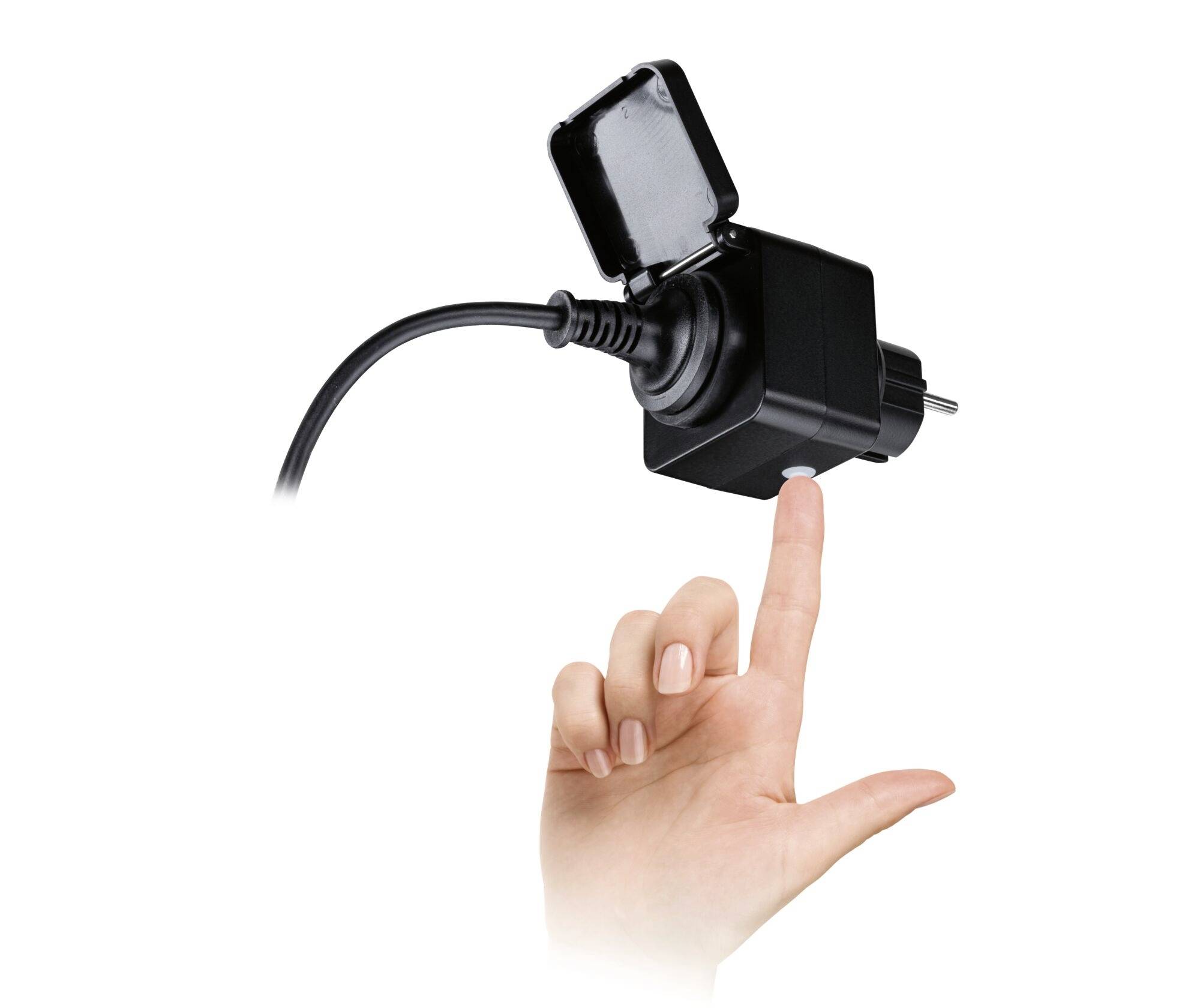En smart kontakt med öppet lock hanteras av en hand.