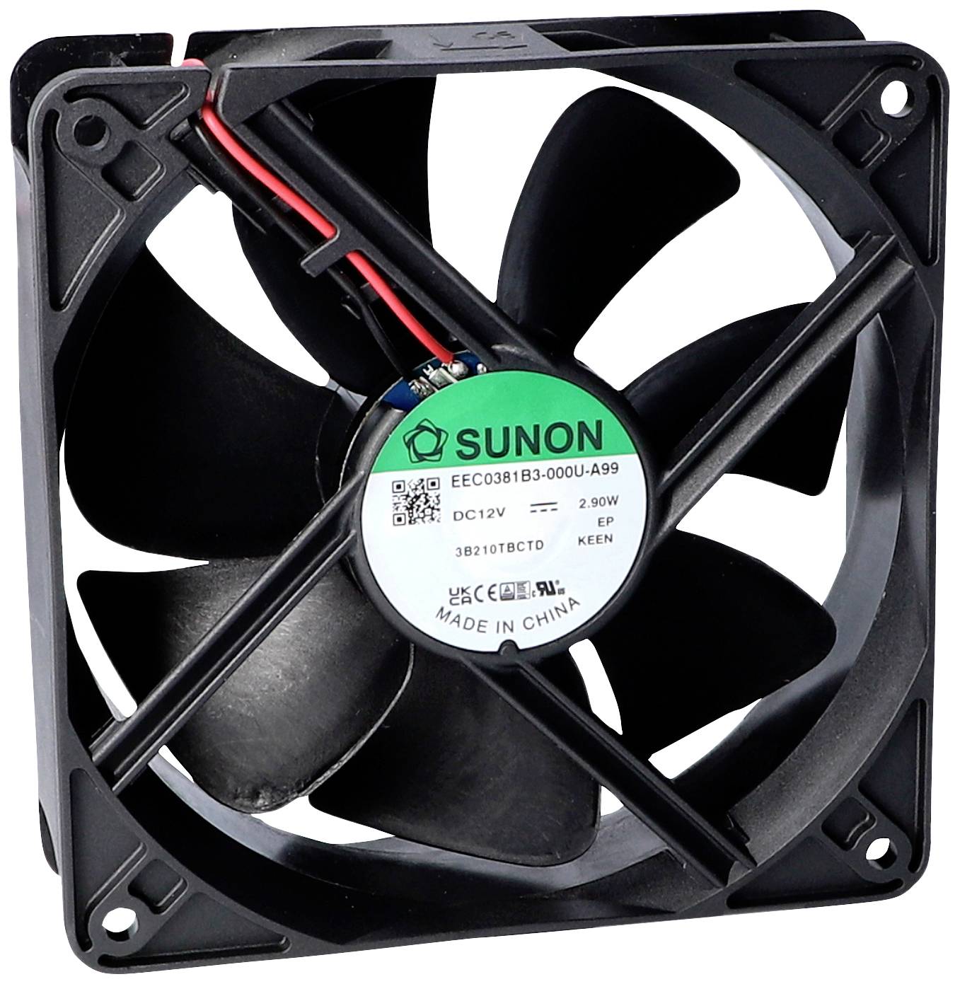En svart datorkylfläkt i kvadratisk form med en etikett som visar märke, modell och tekniska specifikationer.