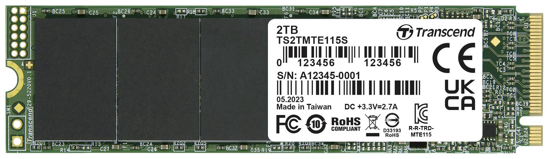 En M.2 SSD från Transcend med 2TB kapacitet. Etiketten visar serienummer, tillverkningsdatum och certifieringslogotyper.