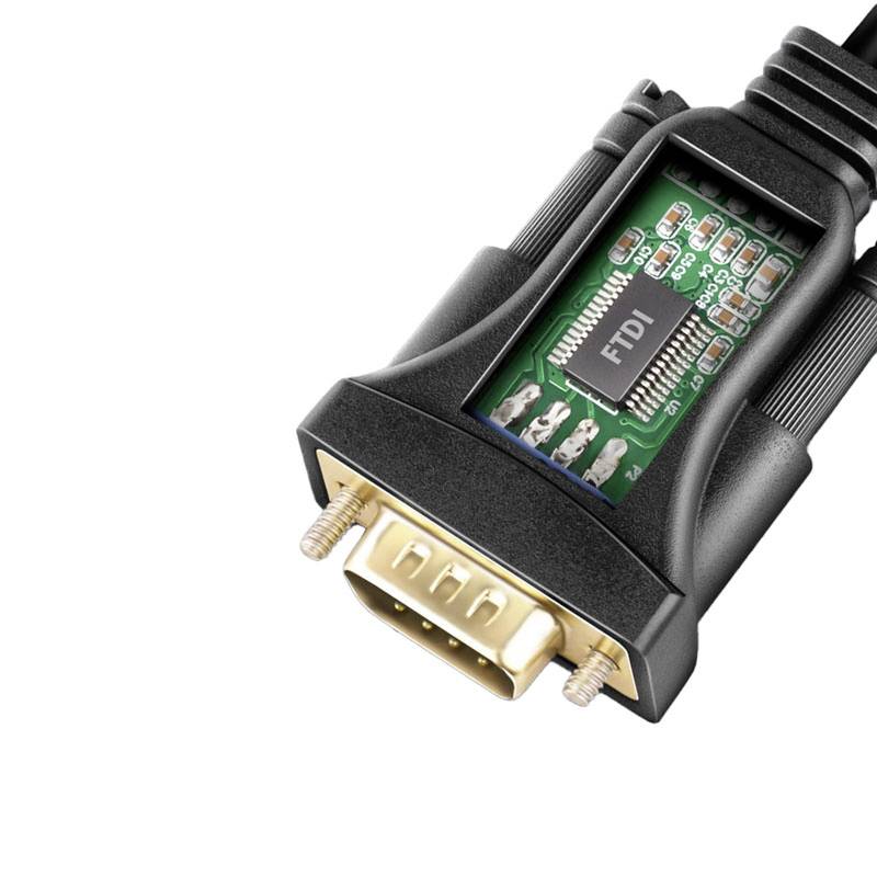 En svart USB-till-seriell-konverter med FTDI-chip, används för att ansluta moderna datorer med enheter som använder seriella gränssnitt.