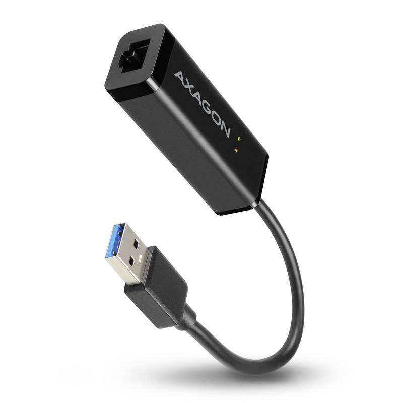 En svart, rektangulär nätverksadapter från märket 'Axagon' med USB-anslutning och Ethernet-port, sammankopplade genom en kort kabel.