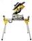 Gul bordcirkelsåg på ett robust, silverfärgat stativ med ben, lämplig för precisionssnickeri och hantverksarbeten.