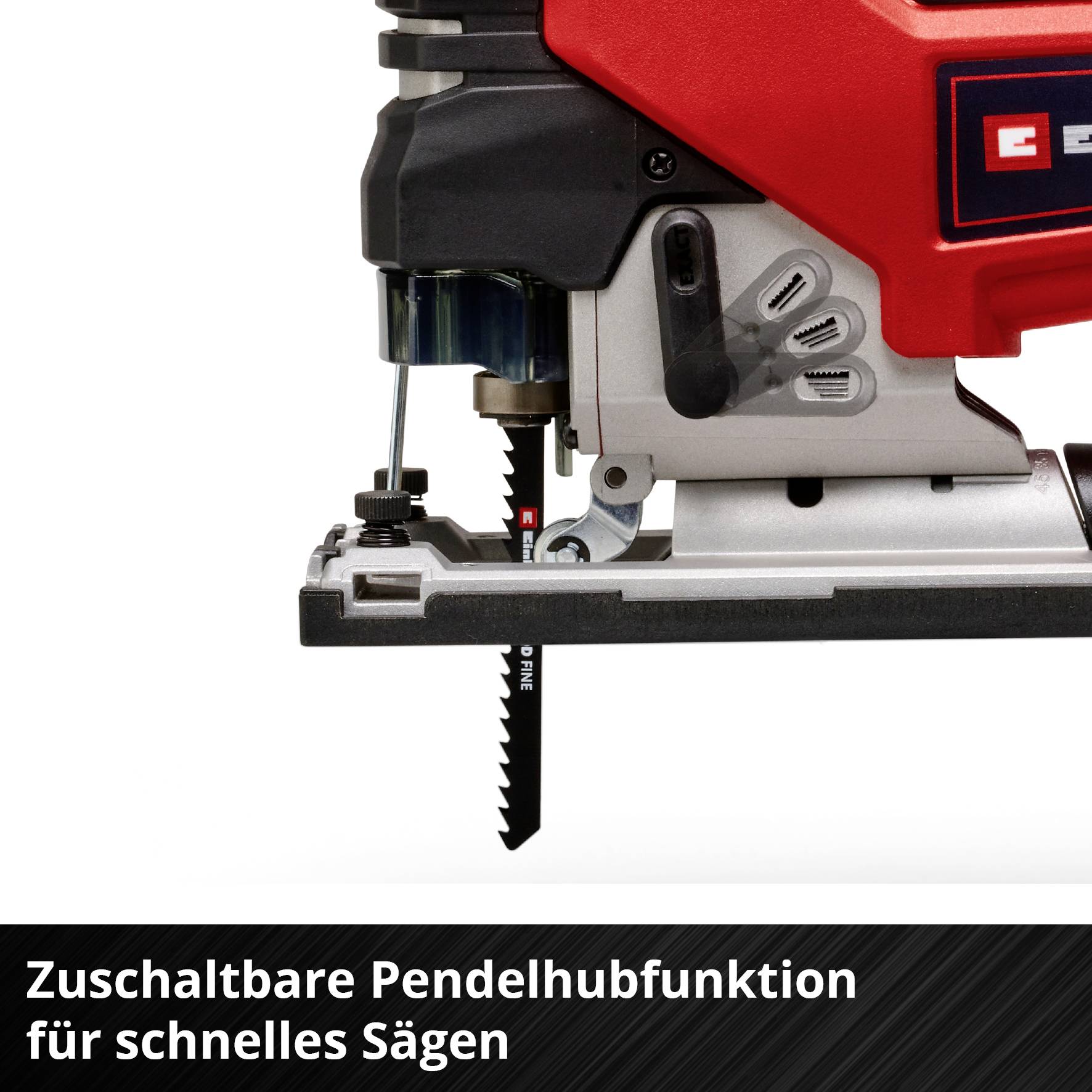 Sticksåg med rött hölje, visar detaljer av den pendlande sågbladsfunktionen för snabb kapning. Text på bilden: 'Inkopplingsbar pendlande sågrörelsefunktion'.