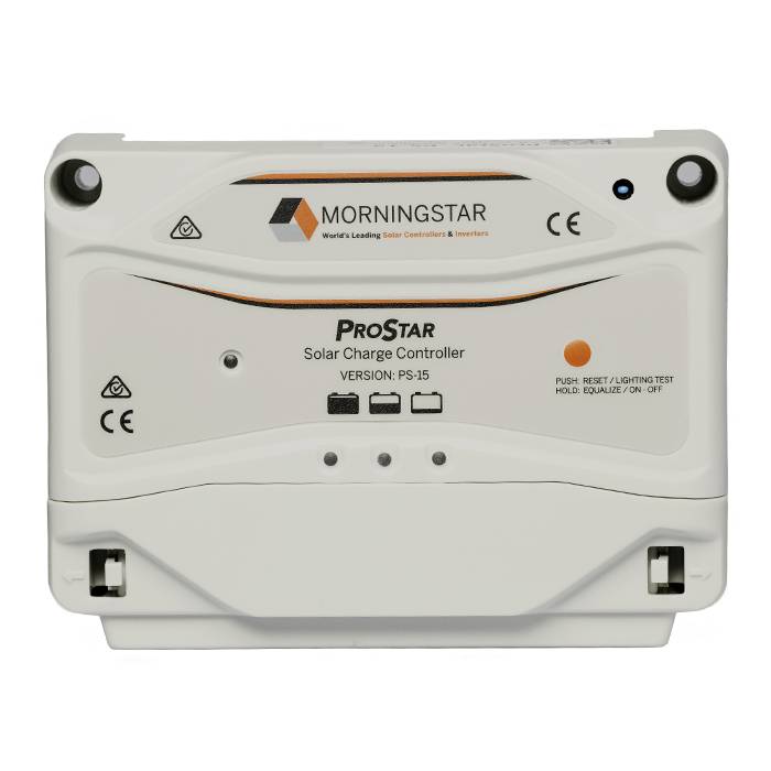 En solcellsladdregulator med texten 'ProStar Solar Charge Controller'. Innehåller CE-märkning och en orangefärgad logotyp.