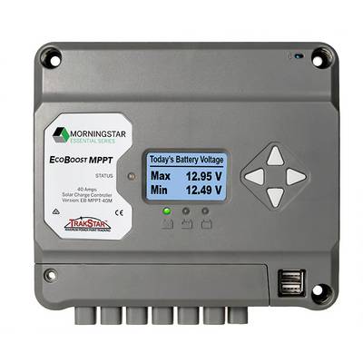 Laddregulator med display visar 'Today's Battery Voltage', maximal spänning 12,95 V, minimal spänning 12,49 V. Modell: EcoBoost MPPT.