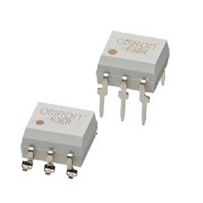 Två elektroniska komponenter märkta 'OMRON', med olika konstruktioner. De är rektangulära med metallkontakter på undersidan.
