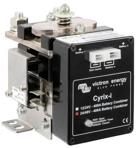 En 'Cyrix-i' batteriförenare från Victron Energy i svart, med anslutningar och kontrollindikationer för 12/24V och 400A drift.