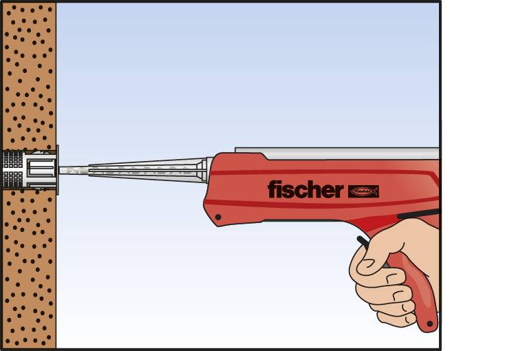 En hand håller ett rött monteringsverktyg med texten 'fischer' som sätter in en plugg i en prickig vägg.