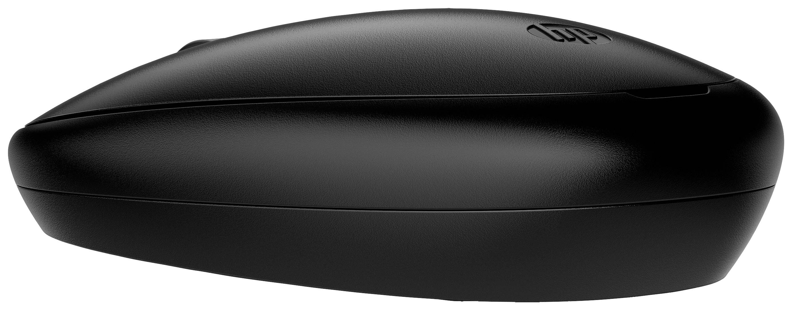 Svart trådlös datormus sedd från sidan, slät och ergonomiskt formad, med en logotyp på ovansidan.