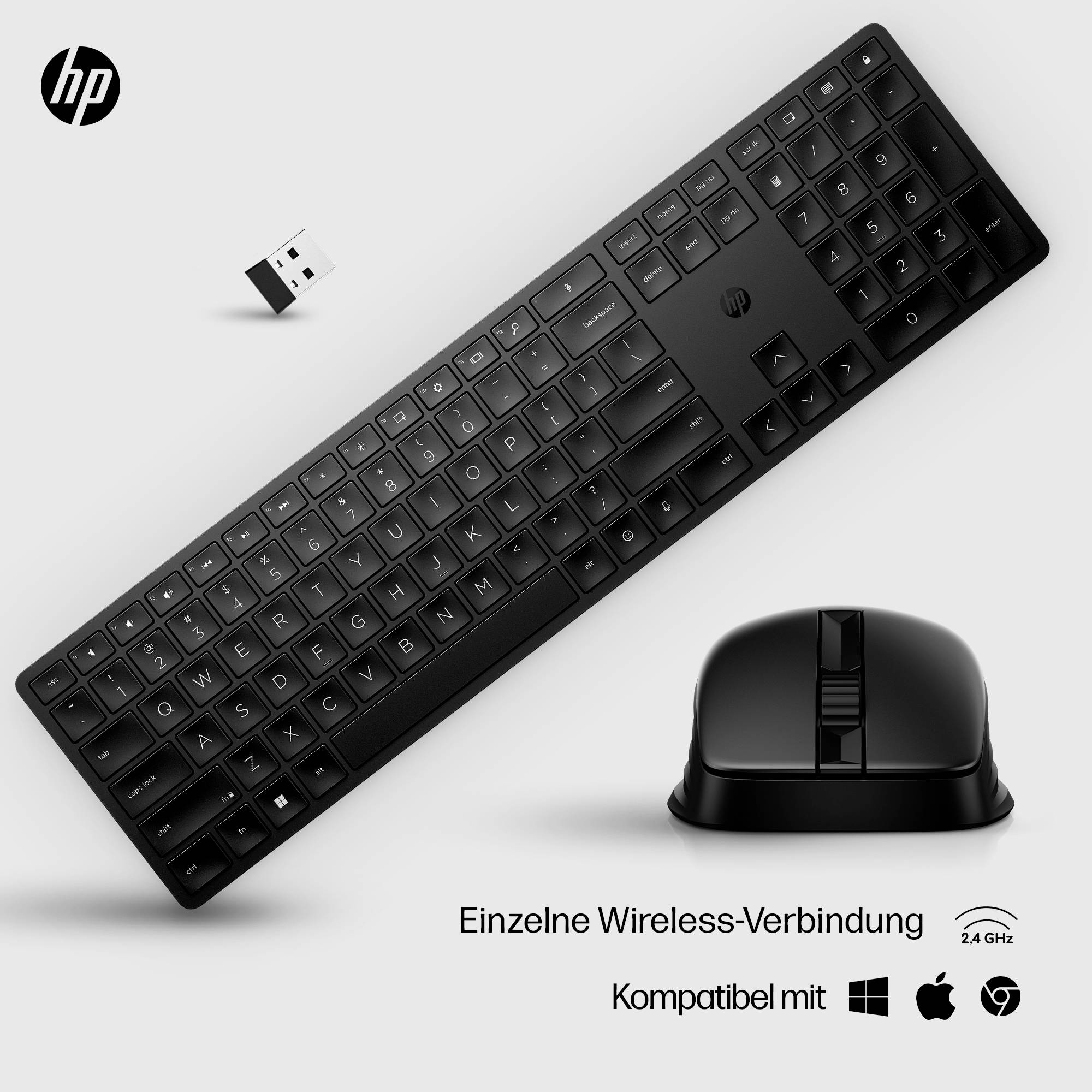 En svart HP-tangentbord och -mus med en USB-dongle, marknadsförd som trådlöst set. Text: 'Enskild trådlös anslutning, Kompatibel med'.