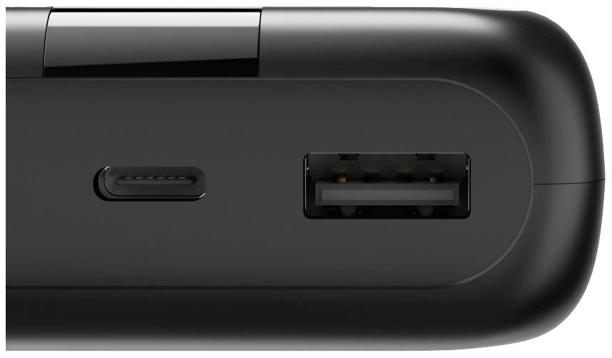 Svart powerbank med USB-C- och USB-A-portar, närbild av anslutningarna.