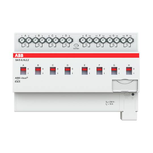 KNX-kopplingsaktor med 8 kanaler, modell ABB i-bus. Rader av knappar och anslutningar överst, märkning visar 'A' till 'H'.