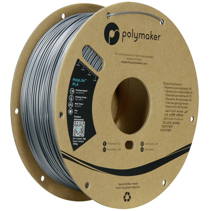 En spole med 3D-skrivare-filament från 'Polymaker', PolyLite PLA i silver. Tillverkad av återvunnet material, QR-kod synlig.