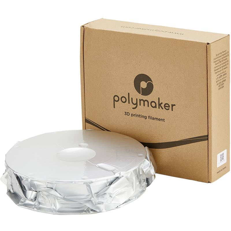 En förpackning med Polymaker 3D-skrivarfilament bredvid en täckt filamentrulle, redo att användas i en 3D-skrivare.