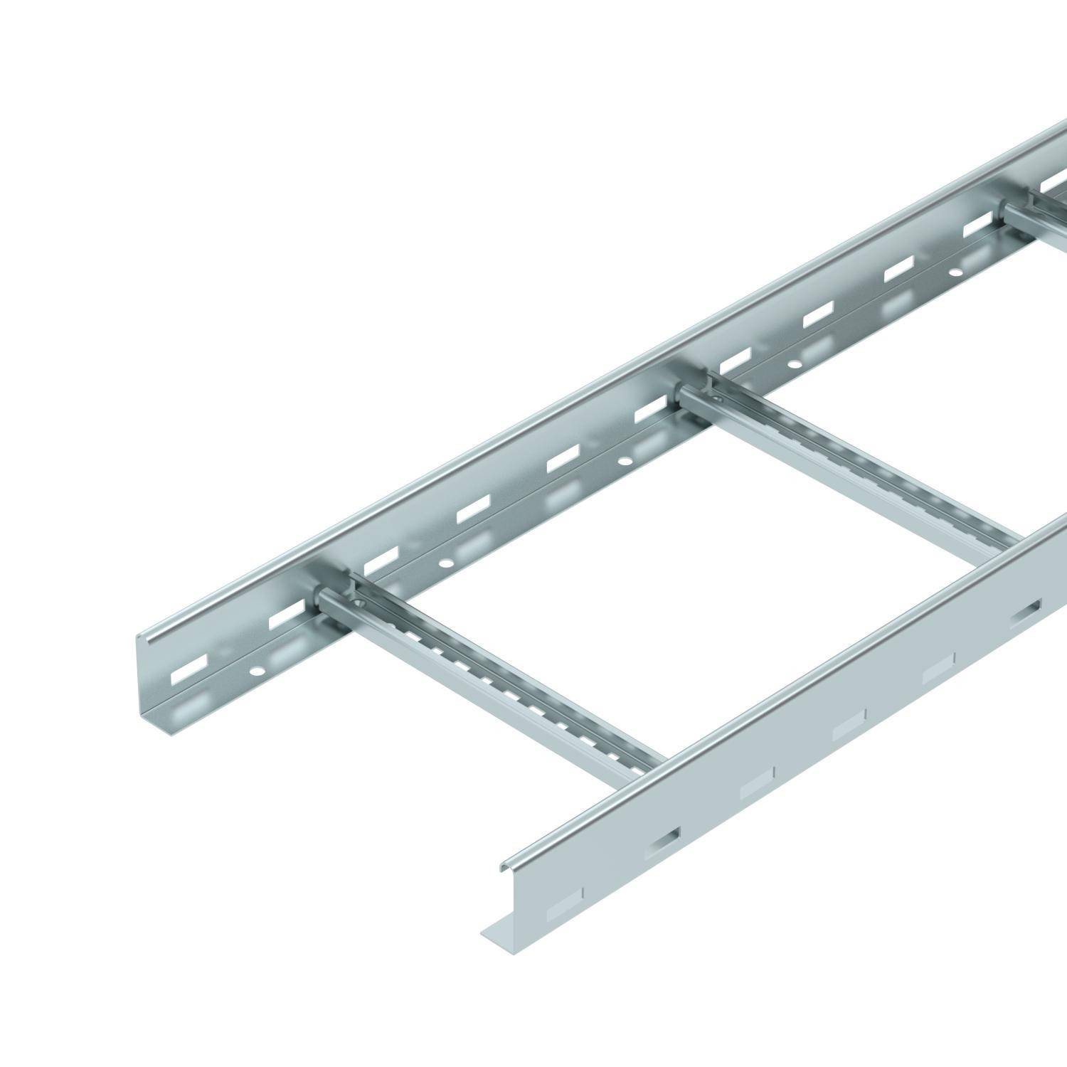 Metallkabelränna i silver färg, med kontinuerliga ventilationsöppningar, idealisk för kabelhantering och -skydd i installationer.