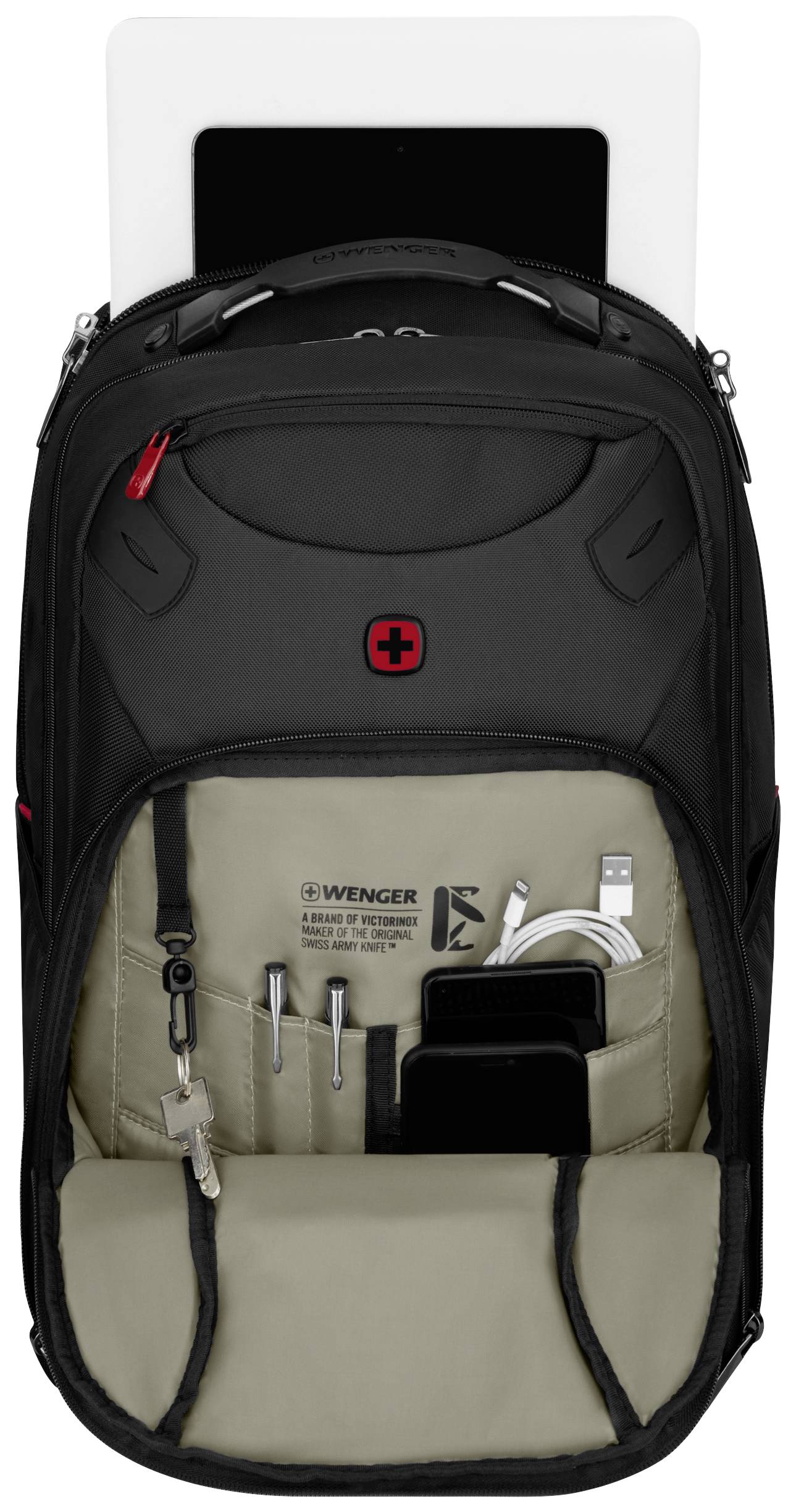 En öppen ryggsäck visar flera fickor och fack fyllda med innehåll som kablar, pennor och en surfplatta, organiserade för enkel åtkomst.