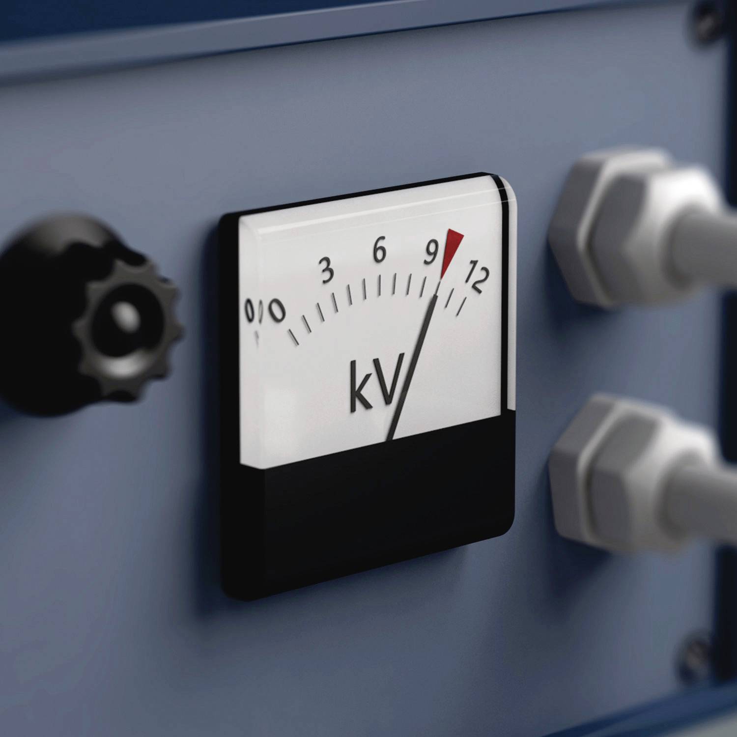 Ett analogt voltmeter visar 9 kV. Till höger bredvid finns två metalliska anslutningsuttag på en grå bakgrund.