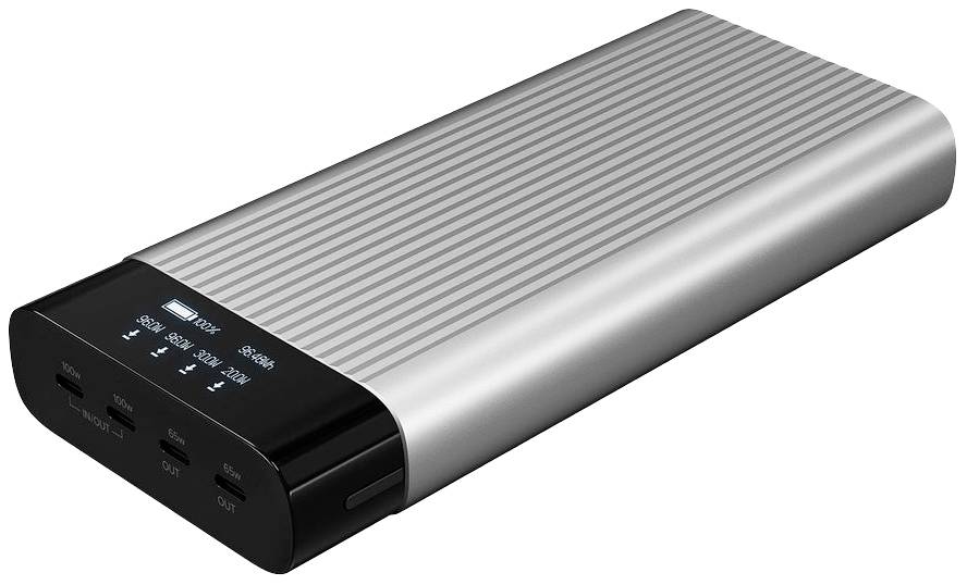 Silverfärgad powerbank med svart display som visar laddningsstatus. Tre USB-portar och ett slät, räfflat hölje.