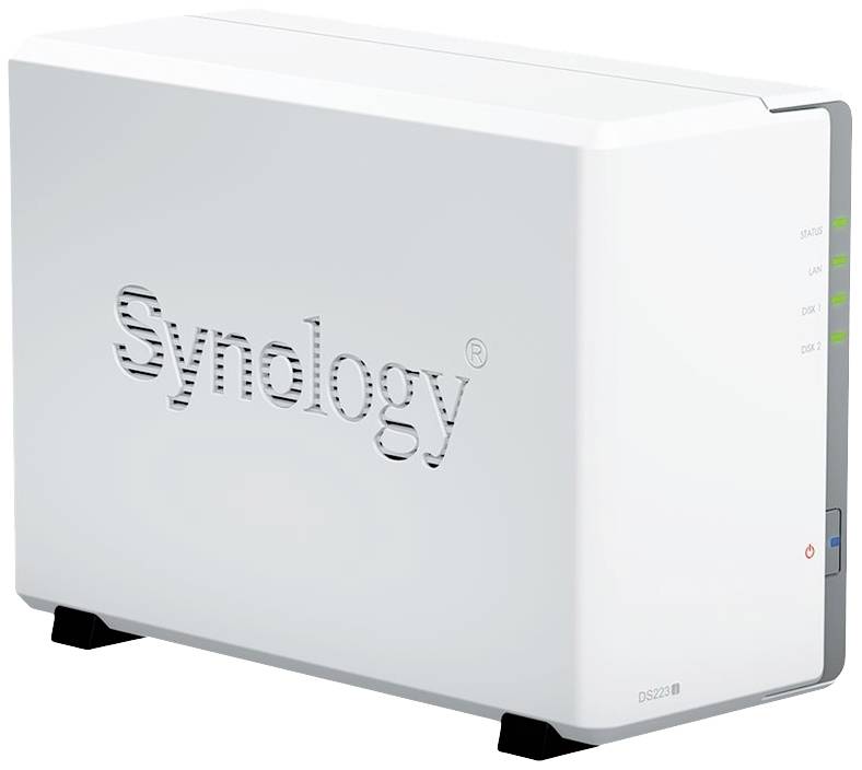 En vit Synology NAS-server med modellnummer 'DS220j' på framsidan. LED-lampor för status, LAN och hårddiskar är synliga.
