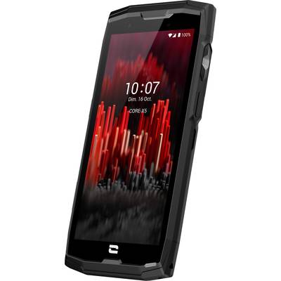 En svart smartphone med ett robust hölje, där skärmen visar datum och tid: 'Sön. 16 Okt.' och 10:07.