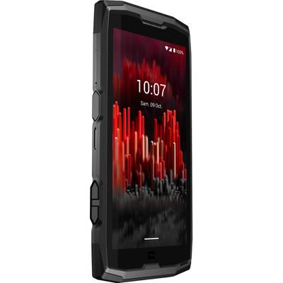 En robust smartphone med svart hölje visar startskärmen med röd bakgrund, tidpunkt 10:07 och datum 9 oktober.