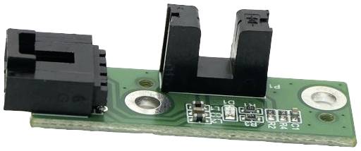 Ett grönt kretskort med en svart kontakt och elektroniska komponenter, används för elektriska anslutningar.