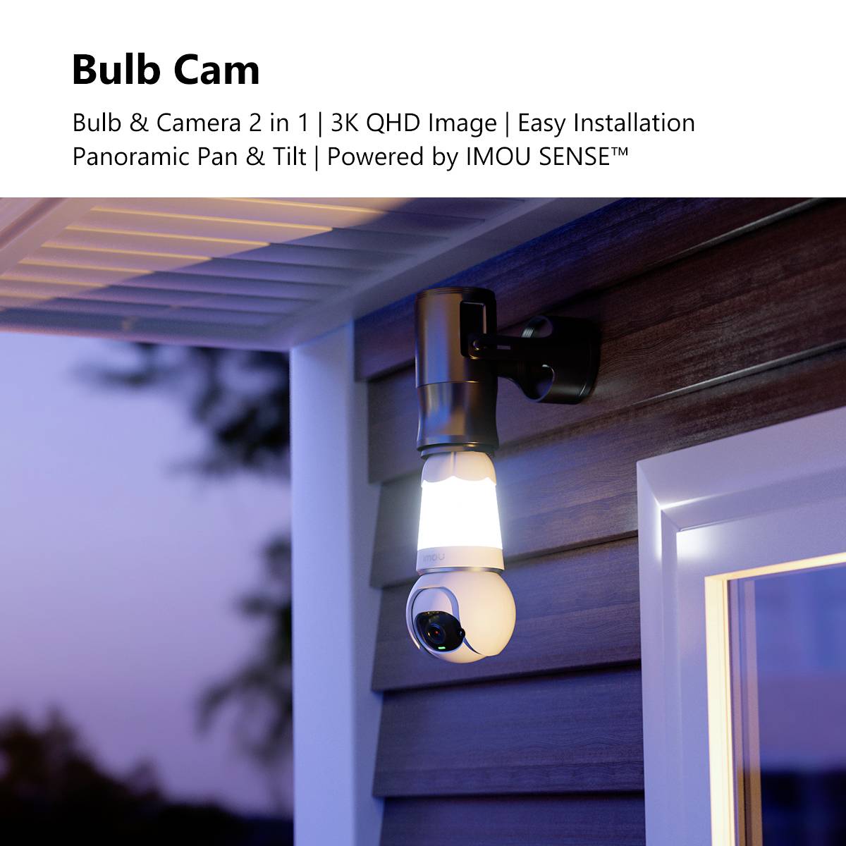 Upplyst övervakningskamera på en husvägg, erbjuder panoramavy och enkel installation, marknadsför 'Bulb Cam' produkten.