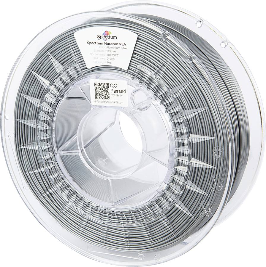 Transparent plastspole med grått 3D-skrivarfilament, etikett visar 'Spectrum PLA', QR-kod och temperaturrekommendationer.