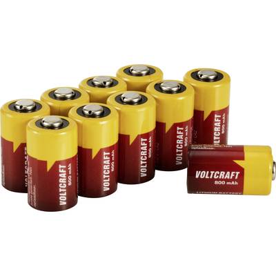 Tio gul-röda VOLTCRAFT-batterier med 800 mAh ligger på vit bakgrund. Ett batteri ligger separat till höger.