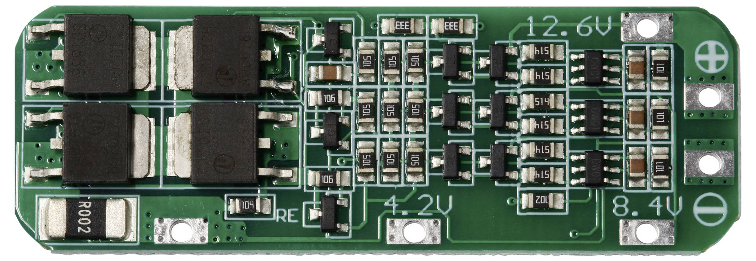 Ett grönt kretskort med flera svarta och silvergrå elektroniska komponenter, märkta med '12.6V', '4.2V', '8.4V'.