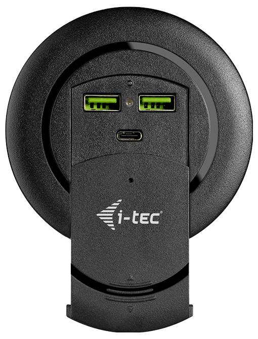 Två gröna USB-anslutningar och en USB-C-anslutning på svart i-tec laddare.