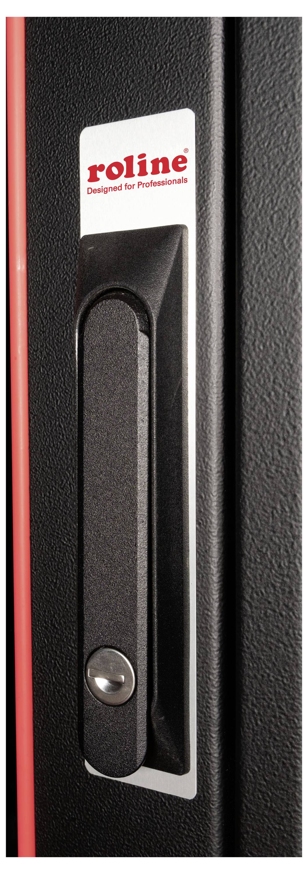 Handtag på en svart skåpdörr med texten 'roline Designed for Professionals' ovanför handtaget.