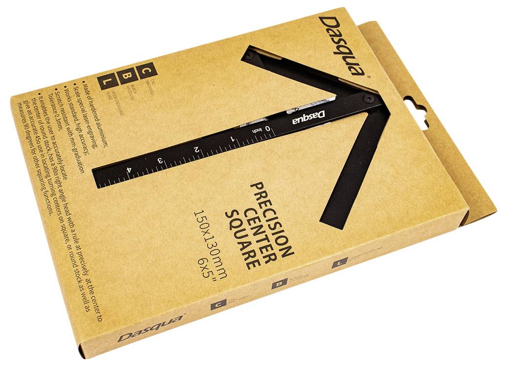 Förpackning för en precisions-centrerings-vinkel från Dasqua, med måtten 150 x 130 mm. Rektangulär kartongbox med produktinformation.
