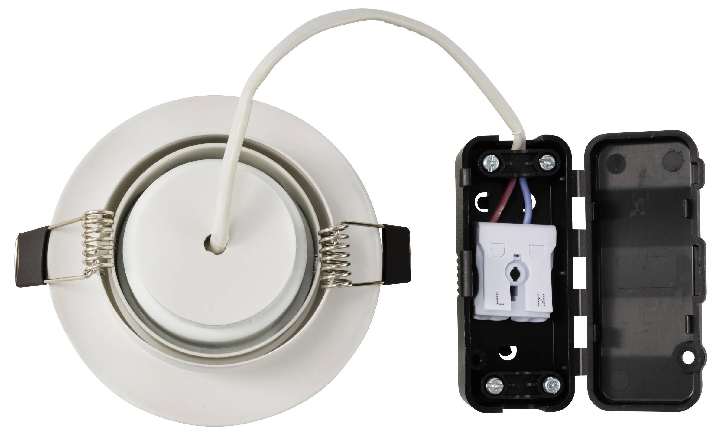 Infälld spotlampa med kabel och anslutningsdosa, öppnad. Hållare och elektriska anslutningar är synliga.