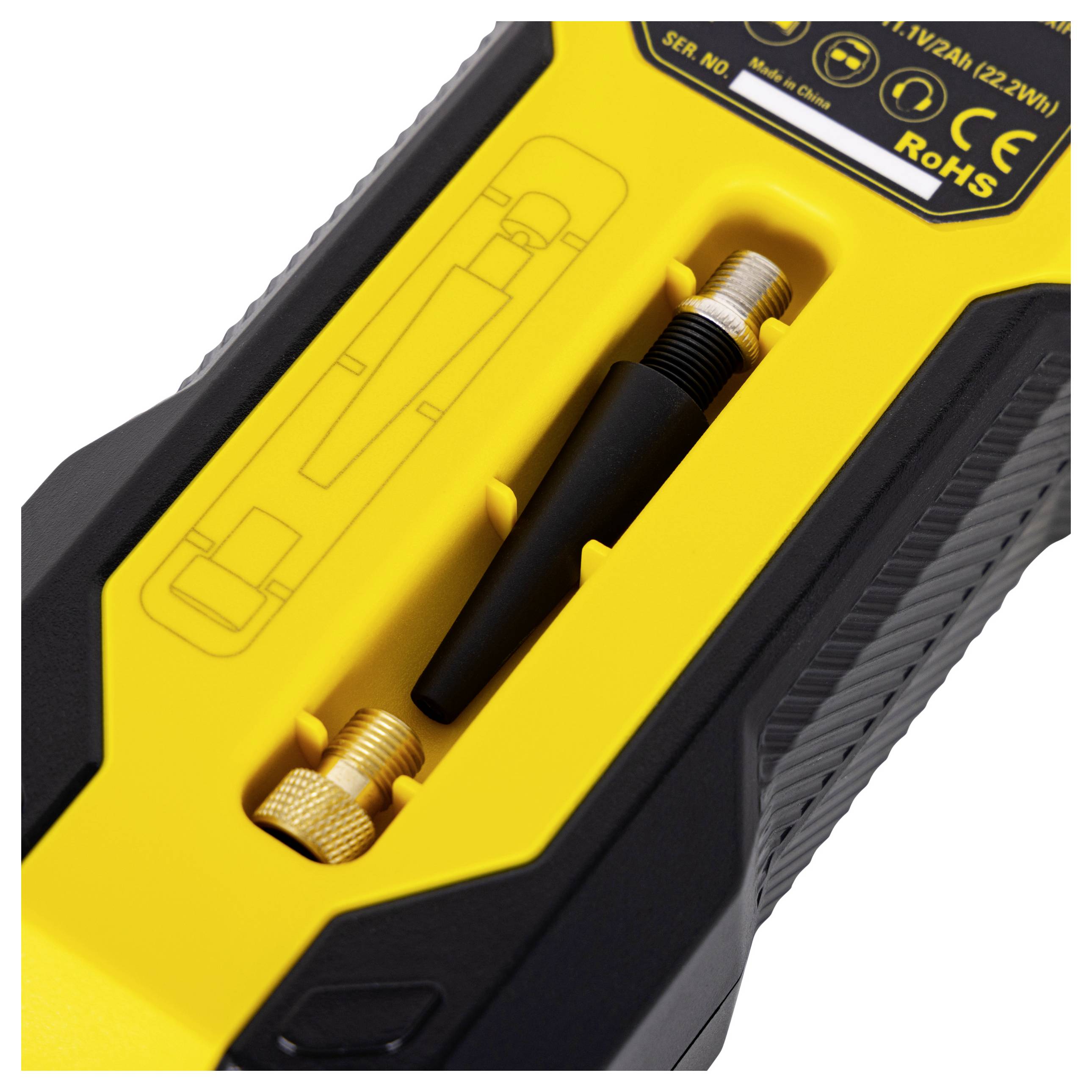 En gul enhet med CE- och RoHS-certifiering. Innehåller två utbytbara munstycken och visar tekniska detaljer på ovansidan.