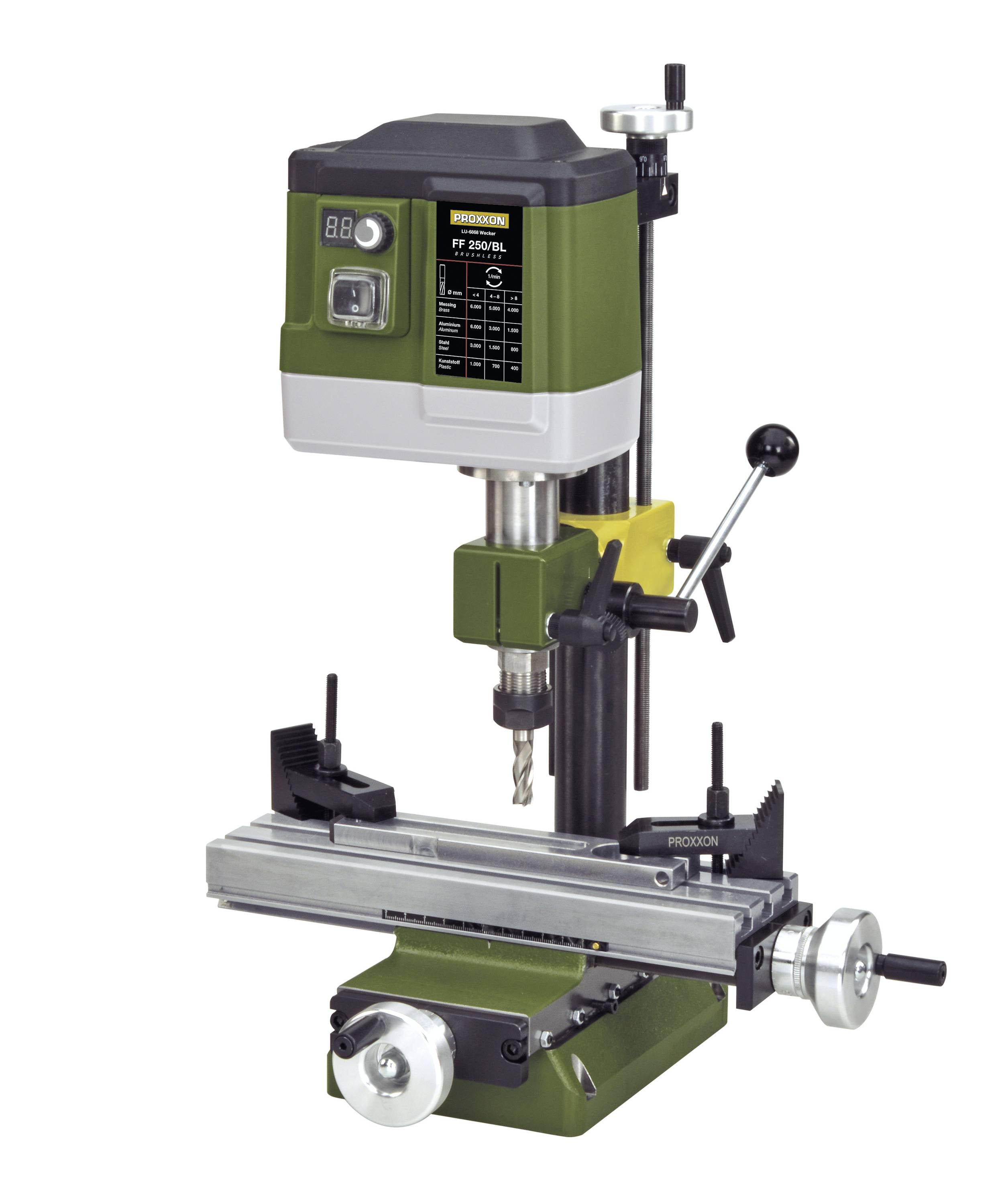 En grön miniatyr borr- och fräsmaskin med digital display och justerbart bord för precis metall- eller träbearbetning.