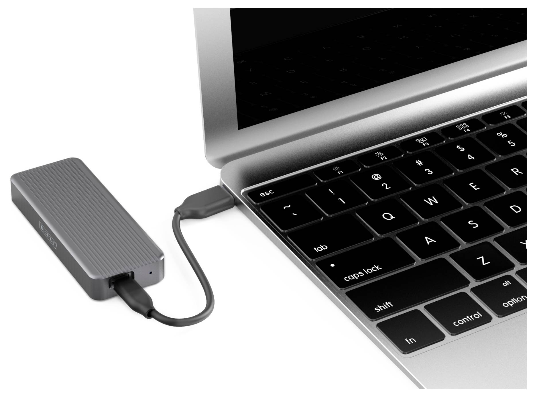 Extern hårddisk ansluten till en bärbar dator via en USB-kabel; visar dataöverföringsanslutning.