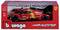 En röd Burago modelbil i skala 1:24, förpackad i en låda märkt 'Racing'. Bilen har Ferrari-logotyper.