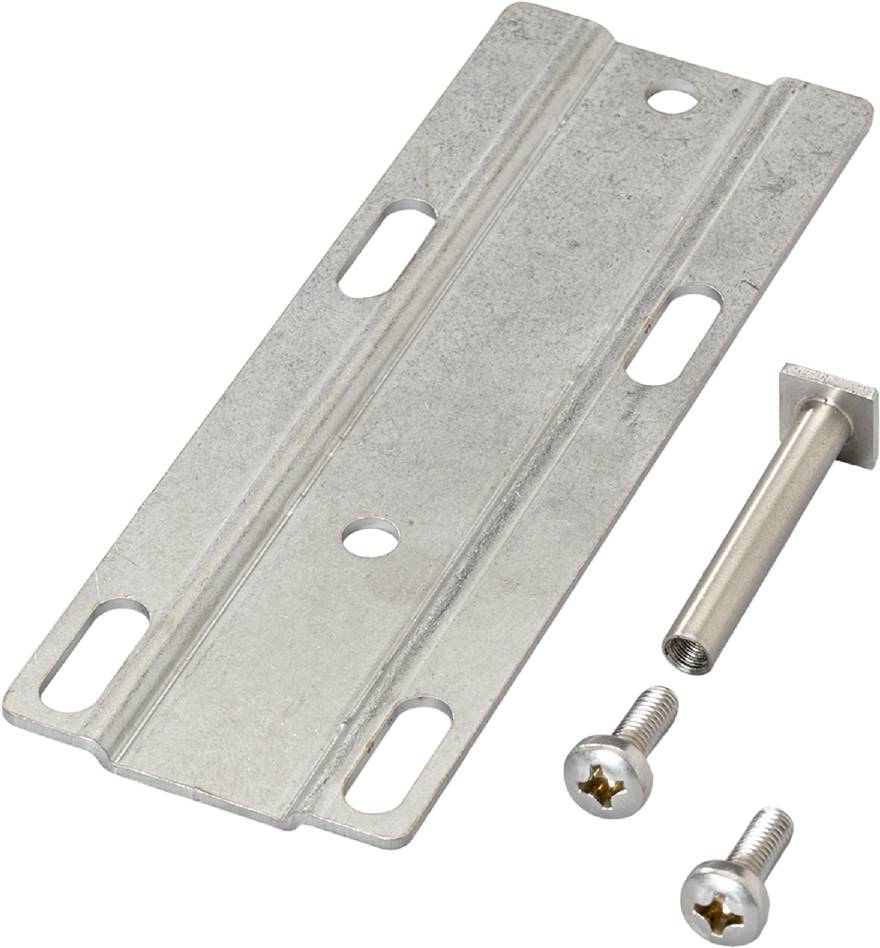 Metallplatta med långhål och skruvar, sannolikt avsedd för fästningsändamål. Innehåller två skruvar och en pinne.