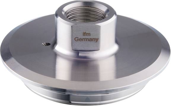 Metalliskt komponentsdetalj med skruvförbindning och gravyr 'ifm Germany' på ytan.