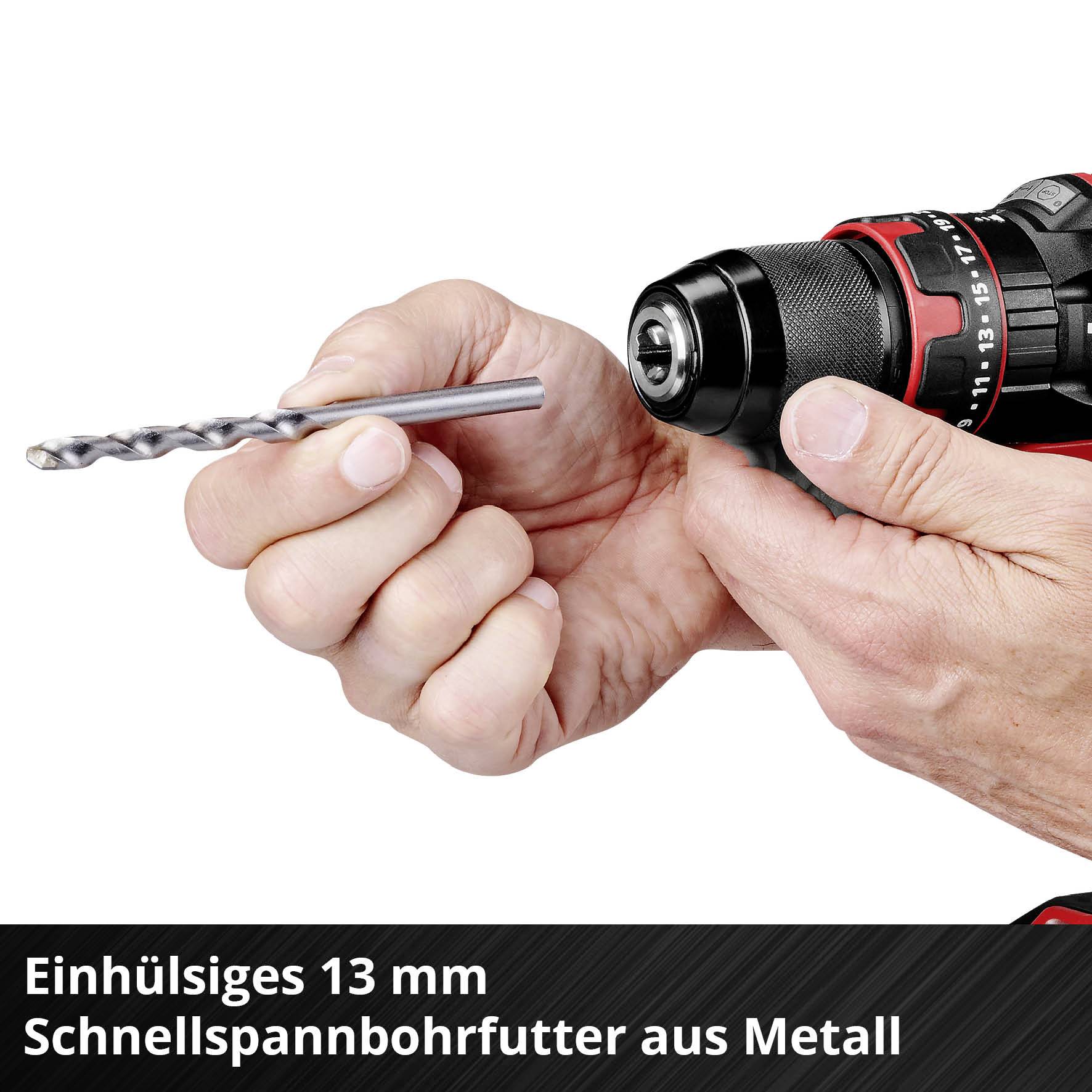 En hand håller en borr med ett snabbchucksystem i metall på 13 mm.