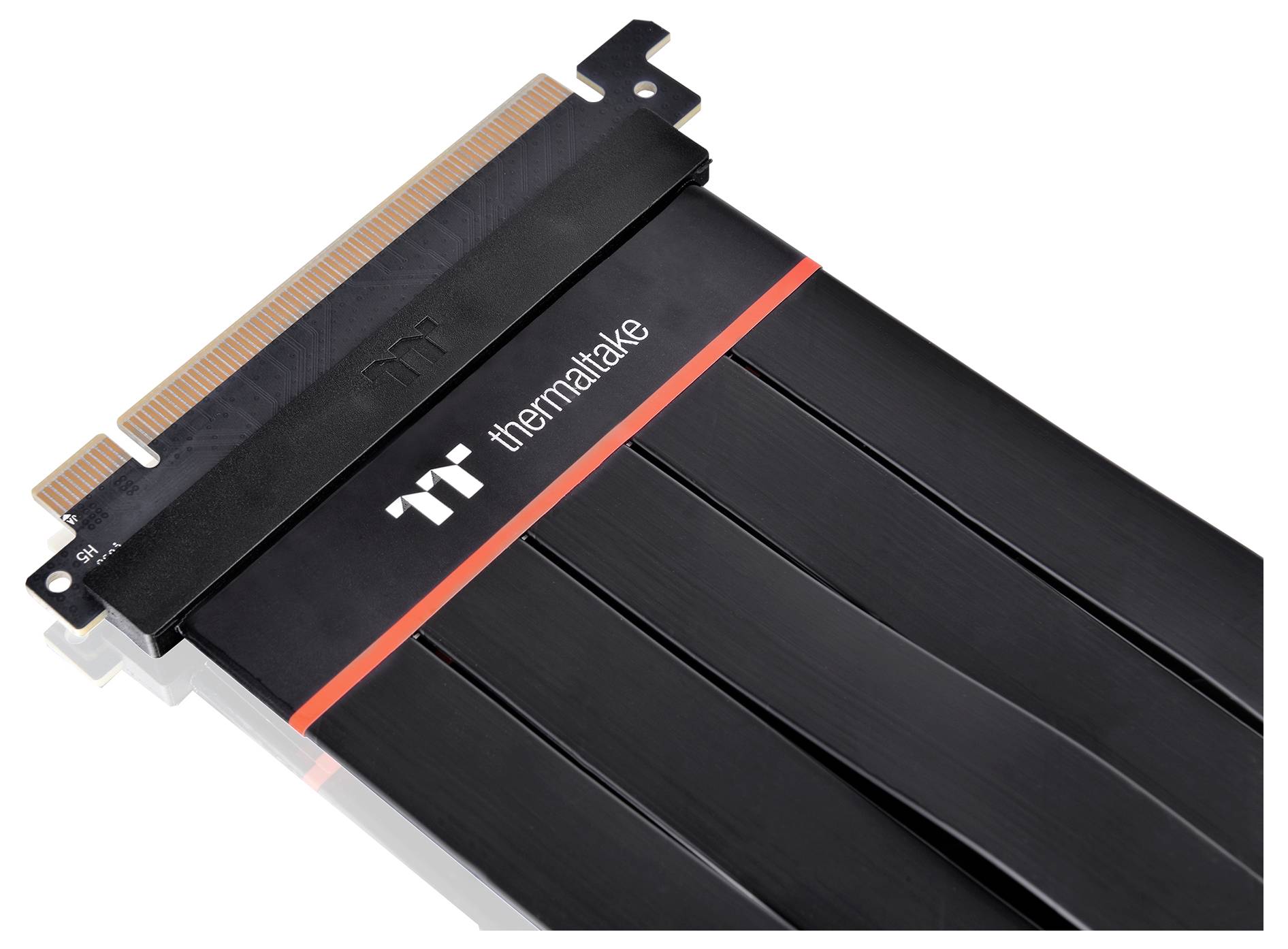 Ett svart Thermaltake PCIe-förlängningskabel med kopparfärgade kontakter, lämplig för användning i PC-komponenter.