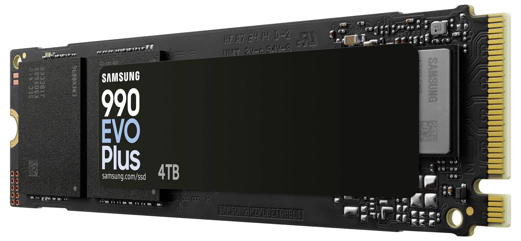 En svart M.2 SSD med texten 'Samsung 990 EVO Plus 4TB'. Den visar en smal konstruktion och guldfärgade kontakter.