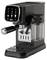En svart espressomaskin med mjölkskummare på höger sida och manöverknappar på framsidan.