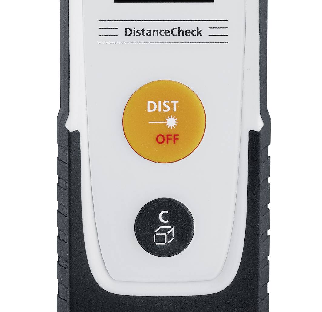 En apparat med display 'DistanceCheck', orange 'DIST OFF'-knapp och en svart knapp med ett tärningsymbol.